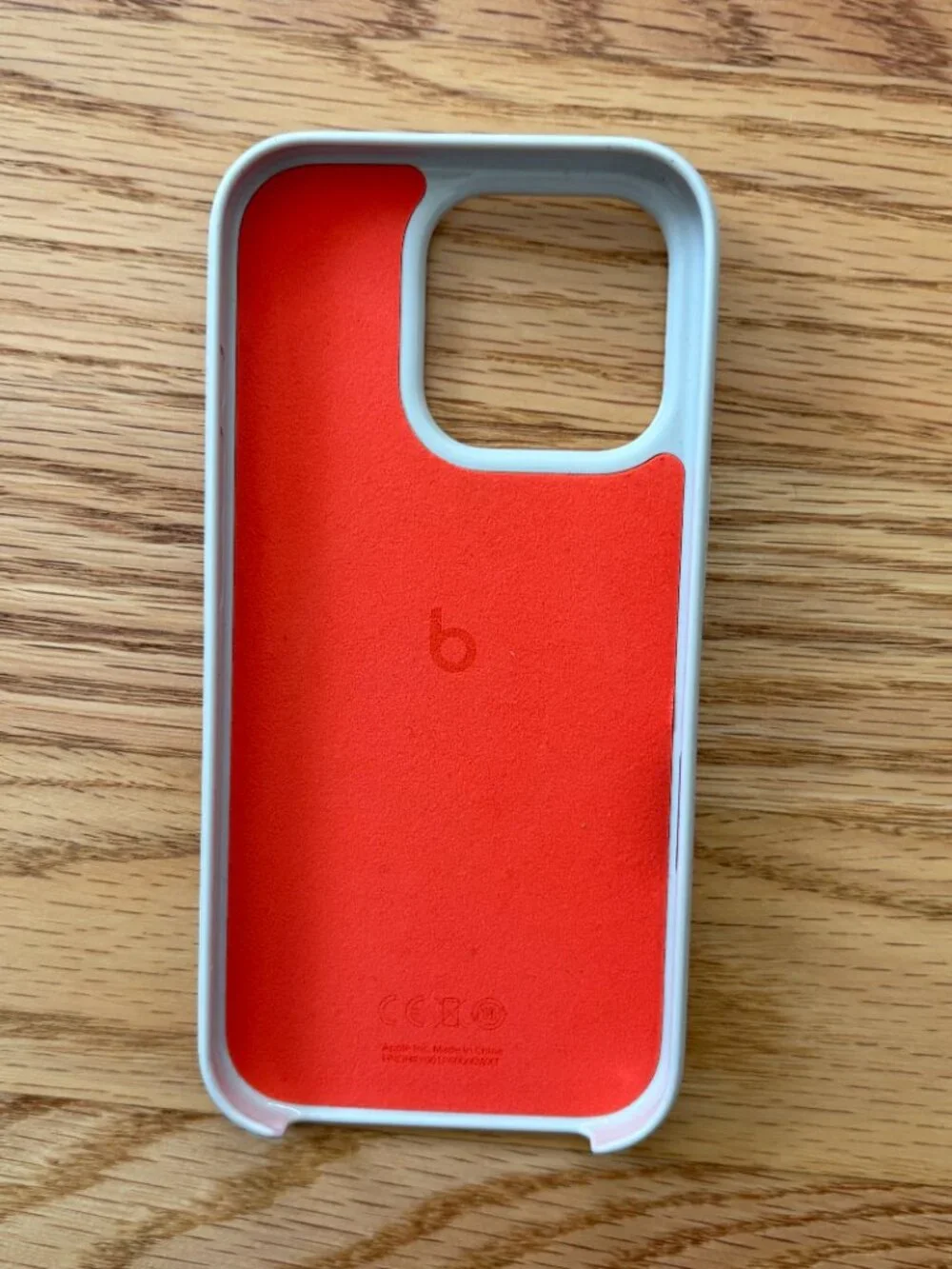 📱 Official Beats iPhone Case with MagSafe (iPhone 16 Pro)